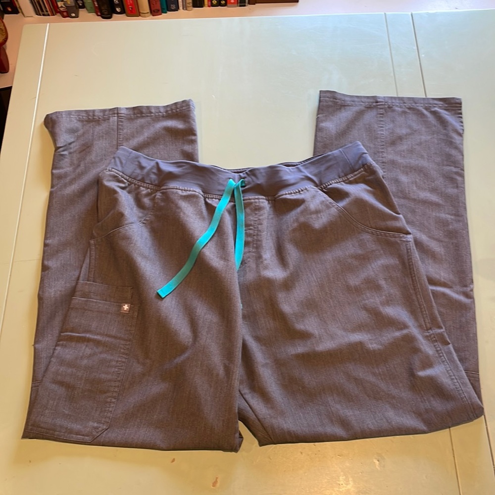 FIGS GRAPHITE KADE CARGO SCRUBS Size L ✨NWOT✨